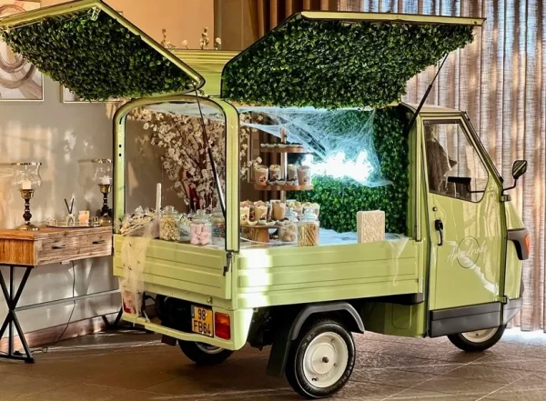 Carrinha Aperidrinks preparada para serviço de catering em eventos privados